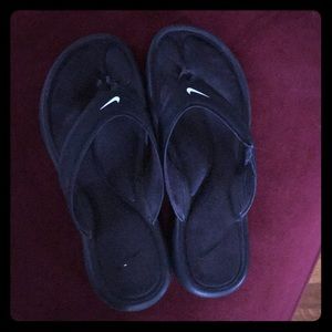 Nike black flip flops